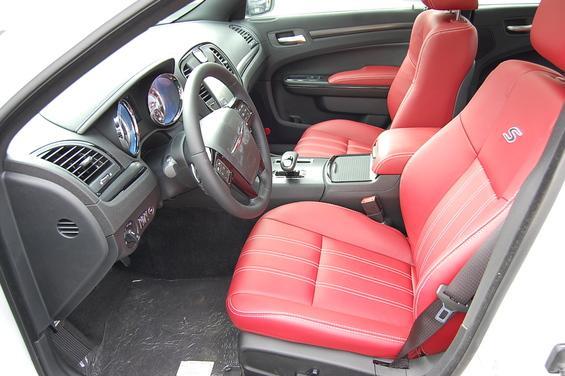 2013 Chrysler 300S LT 4X4 Extra NICE MUST SEE