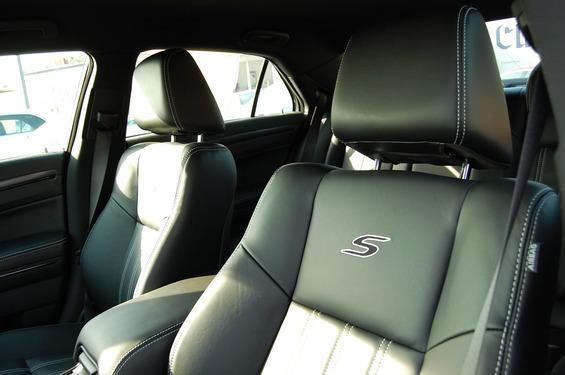 2013 Chrysler 300S LT 4X4 Extra NICE MUST SEE