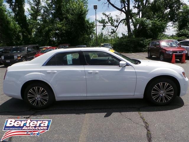 2013 Chrysler 300S Unknown
