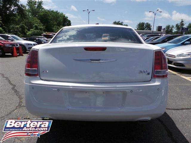 2013 Chrysler 300S Unknown