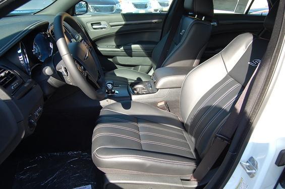 2013 Chrysler 300S LT 4X4 Extra NICE MUST SEE