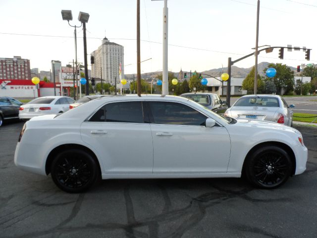 2013 Chrysler 300S Lariat Crew Cab 4WD DRW