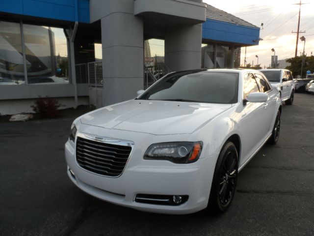 2013 Chrysler 300S Lariat Crew Cab 4WD DRW