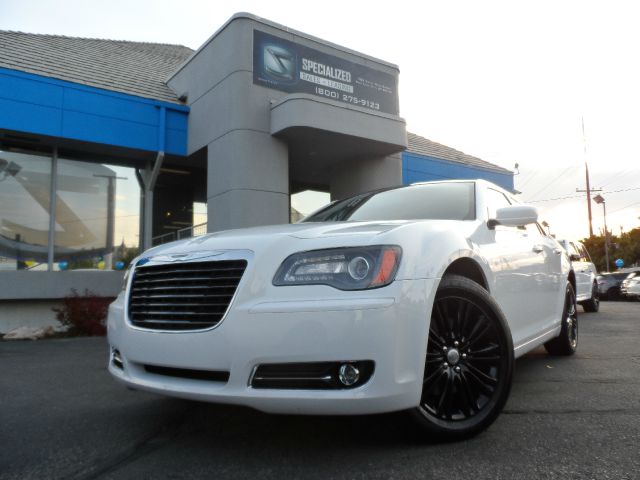 2013 Chrysler 300S Lariat Crew Cab 4WD DRW