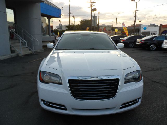 2013 Chrysler 300S Lariat Crew Cab 4WD DRW