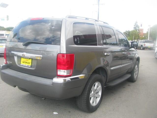 2007 Chrysler Aspen SLT 25