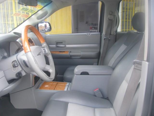 2007 Chrysler Aspen SLT 25
