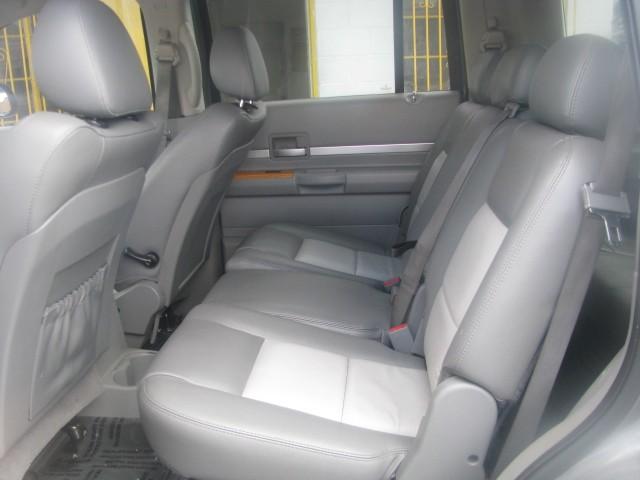 2007 Chrysler Aspen SLT 25