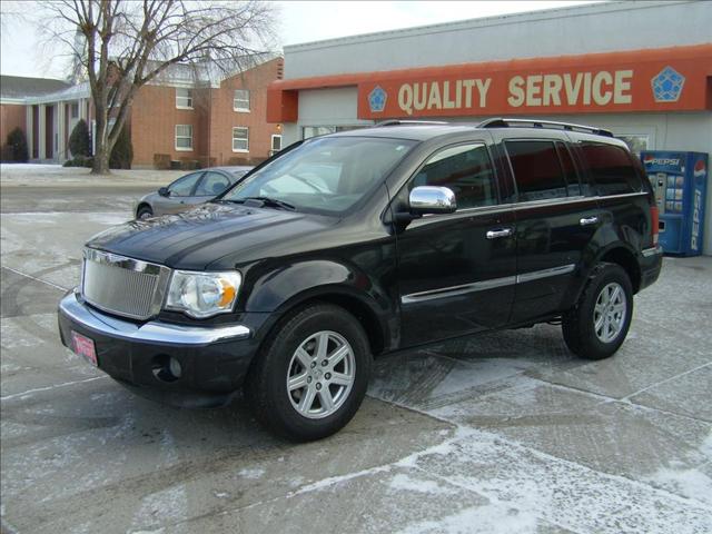 2007 Chrysler Aspen SLT 25