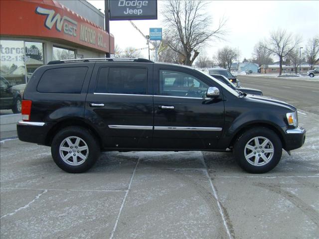 2007 Chrysler Aspen SLT 25