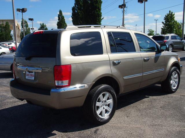 2007 Chrysler Aspen SLT 25