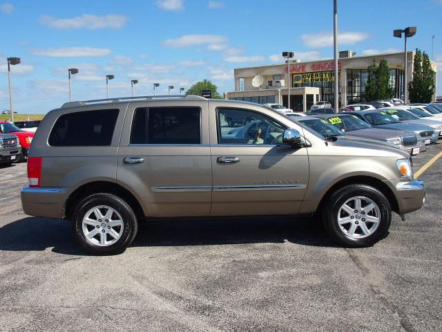 2007 Chrysler Aspen SLT 25