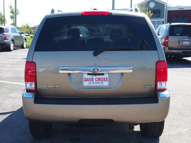 2007 Chrysler Aspen SLT 25