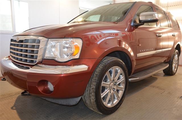2007 Chrysler Aspen SLT 25
