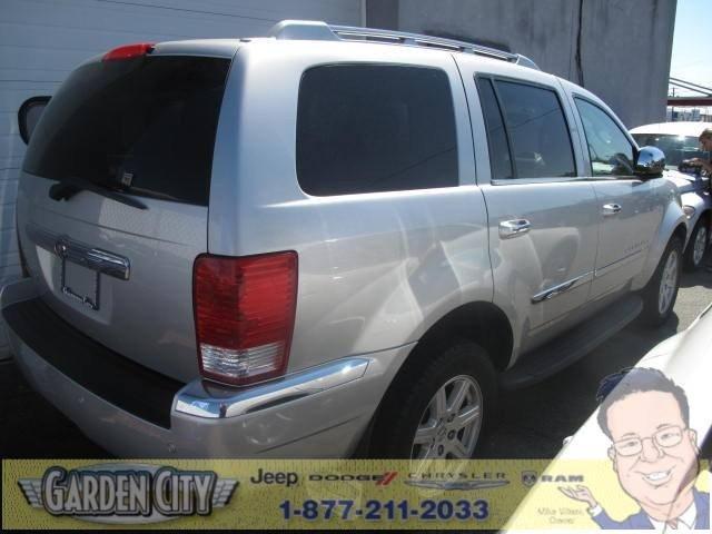 2007 Chrysler Aspen SLT 25