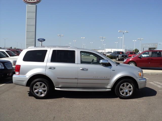 2008 Chrysler Aspen SLT 25
