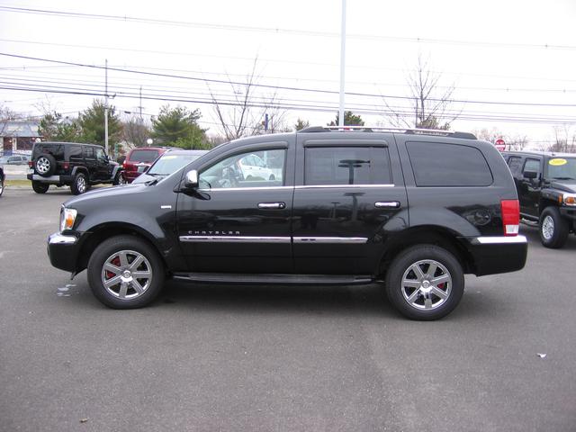 2008 Chrysler Aspen SLT 25