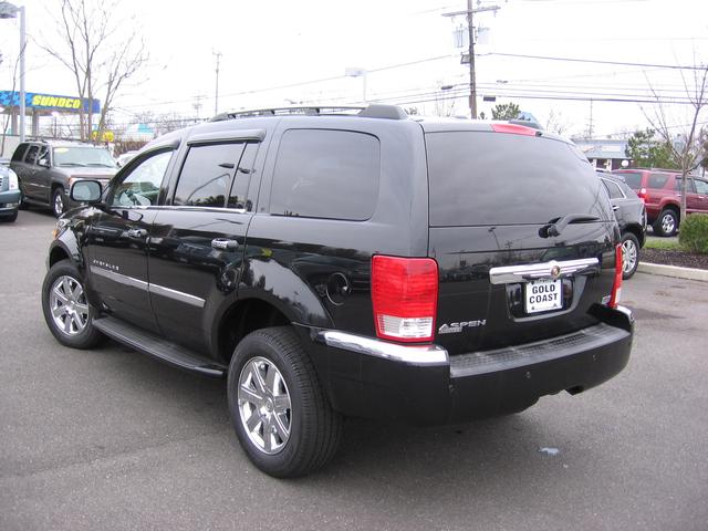 2008 Chrysler Aspen SLT 25