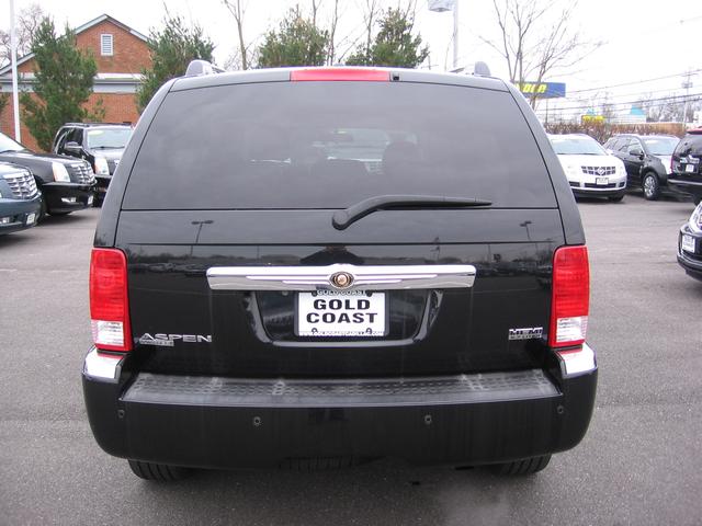 2008 Chrysler Aspen SLT 25