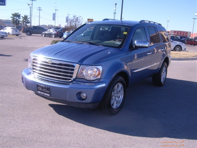2008 Chrysler Aspen SLT 25