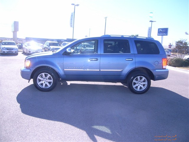 2008 Chrysler Aspen SLT 25
