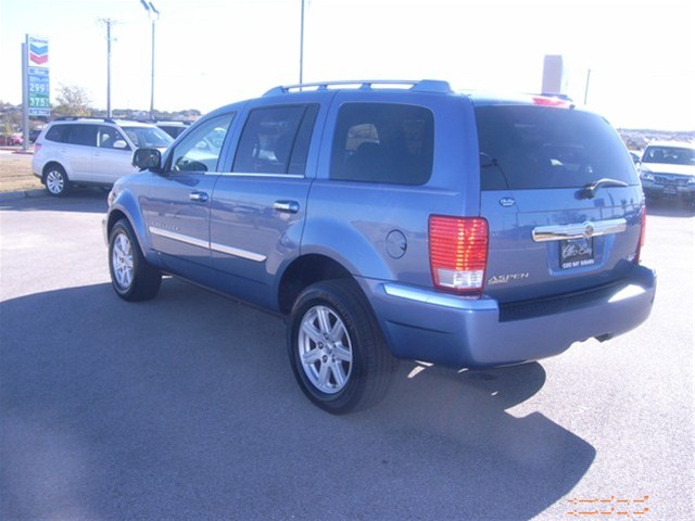 2008 Chrysler Aspen SLT 25