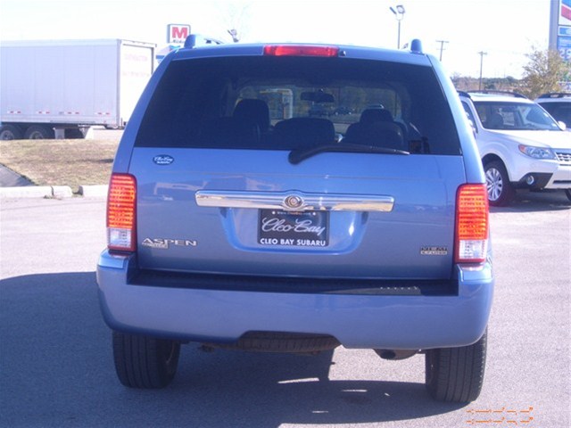 2008 Chrysler Aspen SLT 25