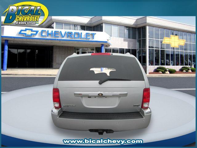 2008 Chrysler Aspen LS Extended Sport Utility 4D