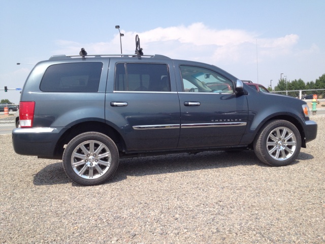 2008 Chrysler Aspen SLT 25