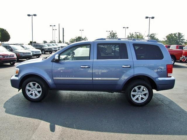 2008 Chrysler Aspen SLT 25