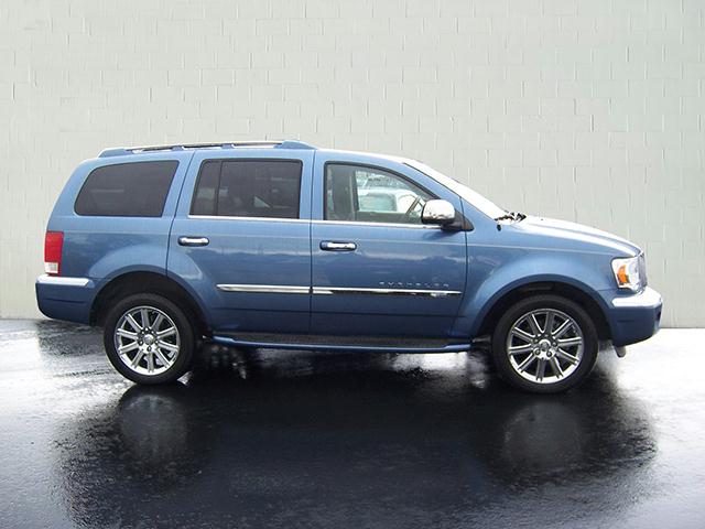 2008 Chrysler Aspen SLT 25