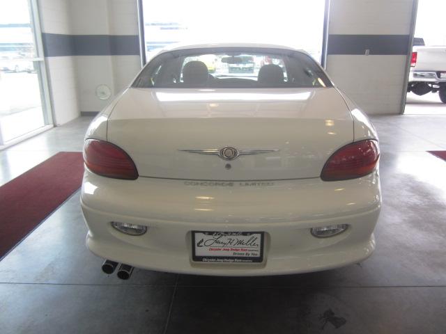 2004 Chrysler Concorde SLT 25