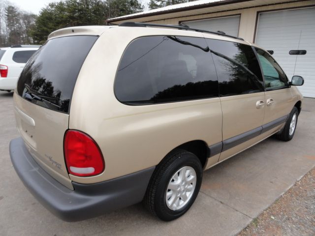 2000 Chrysler Grand Voyager SE