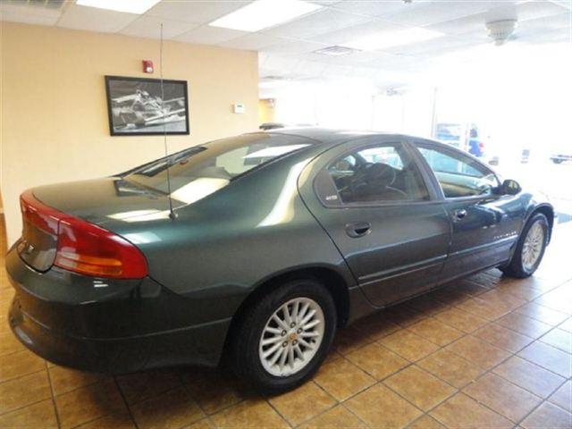 2000 Chrysler Intrepid SE 2WD
