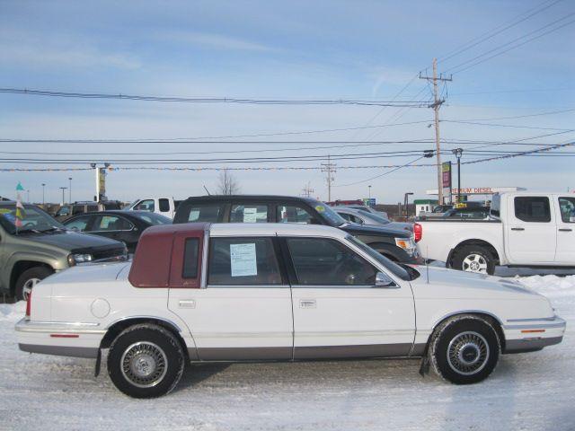 1993 Chrysler New Yorker Base