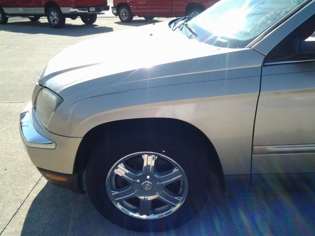 2004 Chrysler Pacifica Base