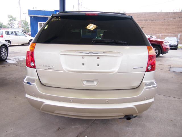 2005 Chrysler Pacifica SLT 25