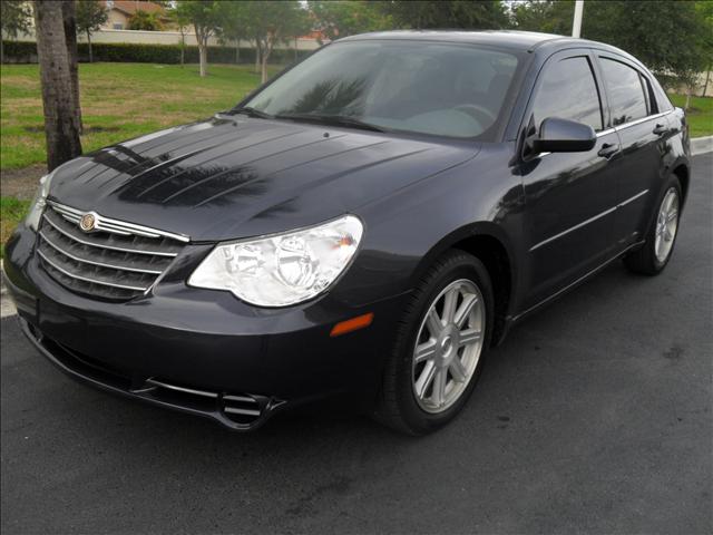 2007 Chrysler Sebring 2011 Toyota LE
