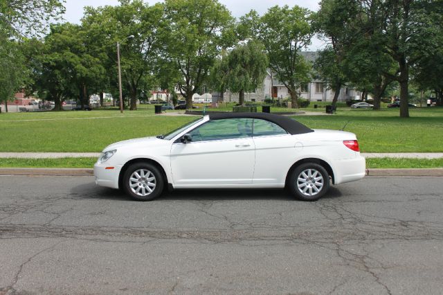 2009 Chrysler Sebring 4dr 112 Inch WB Eddie Bauer SUV