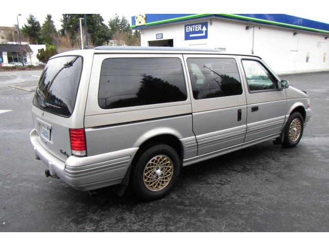 1994 Chrysler Town and Country Unknown