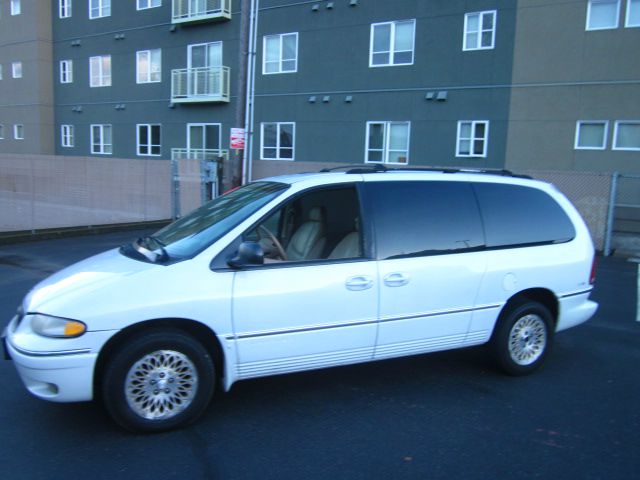 1997 Chrysler Town and Country H6 L.L. Bean
