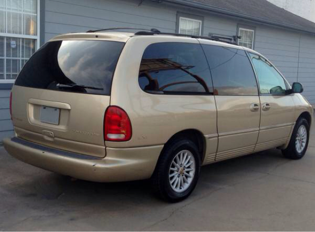 1999 Chrysler Town and Country Disovery