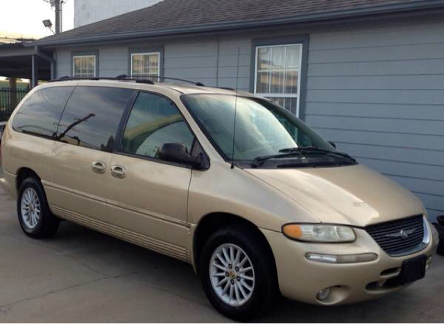 1999 Chrysler Town and Country Disovery