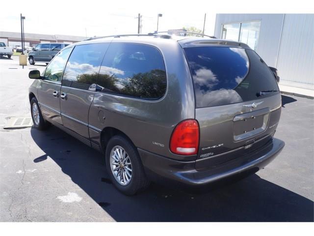 1999 Chrysler Town and Country Crew Cab. Sunroof. Leather