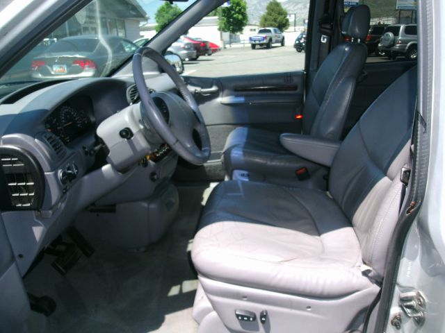 1999 Chrysler Town and Country Quad Coupe 3
