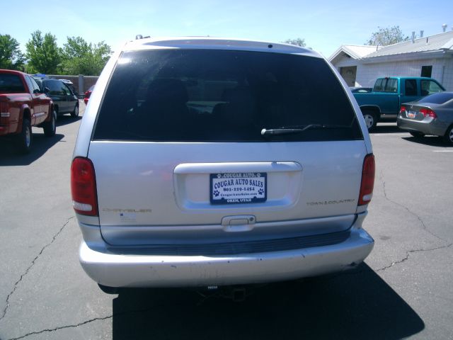 1999 Chrysler Town and Country Quad Coupe 3