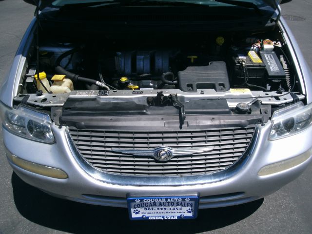 1999 Chrysler Town and Country Quad Coupe 3