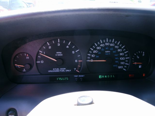 1999 Chrysler Town and Country Quad Coupe 3