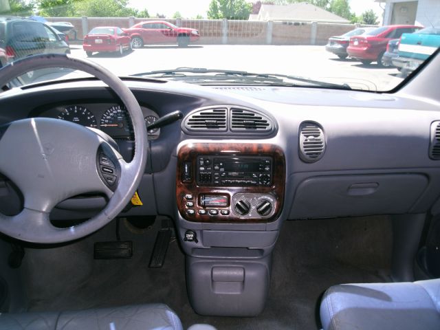 1999 Chrysler Town and Country Quad Coupe 3