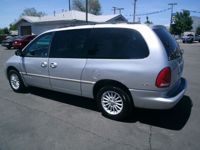 1999 Chrysler Town and Country Quad Coupe 3